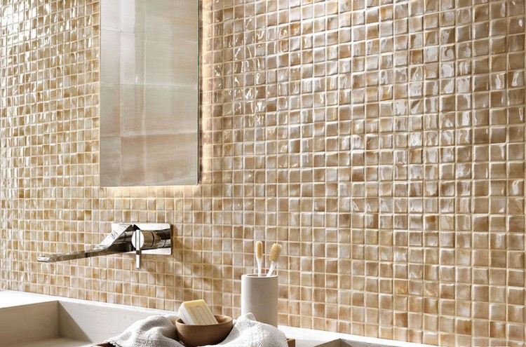 moderne-badezimmer-fliesen-beige-mosaik-naturstein-look