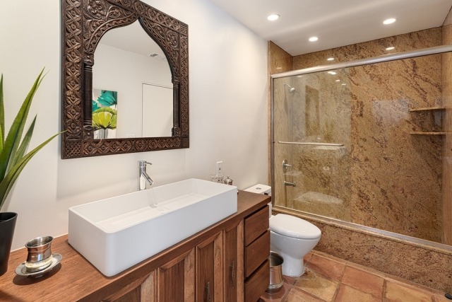moderne-badezimmer-fliesen-marokkanicher-stil-brautöne