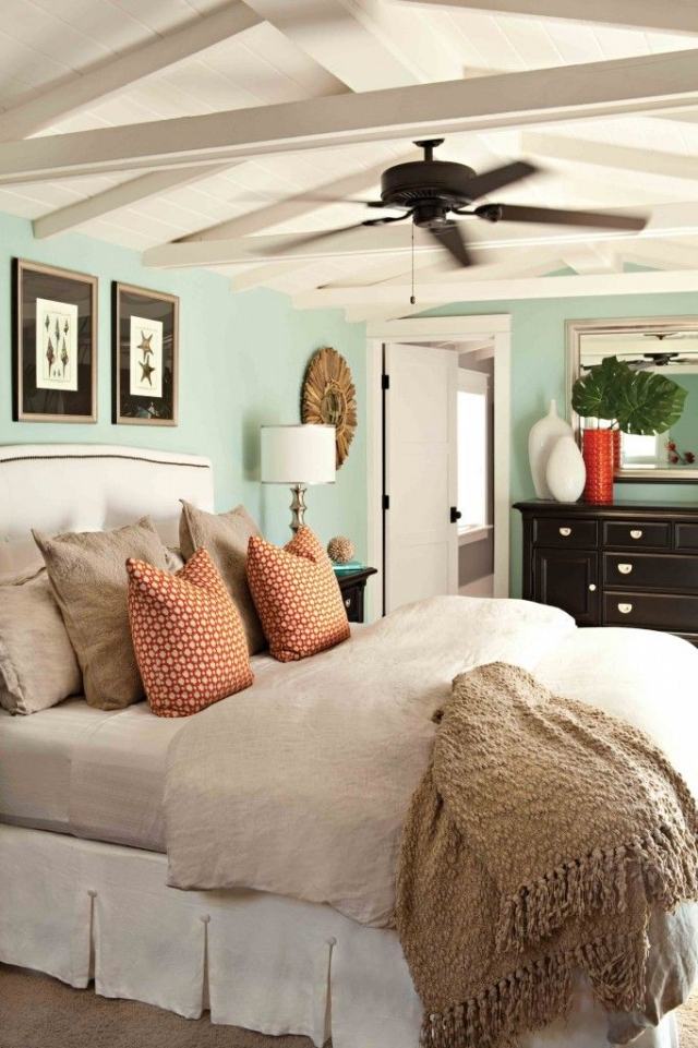moderne-gestaltung-schlafzimmer-strand-look-deckenbalken-weiß-gestrichen