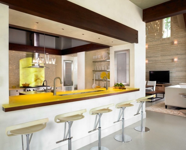 moderne küche raumteiler gelb braun bar