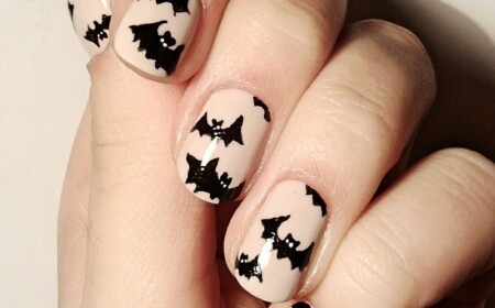 nageldesign zum halloween fledermaeuse schwarz pastell lack nude