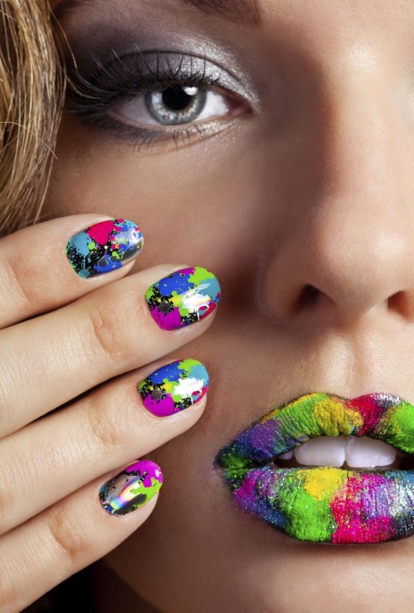 nagellack-design-trend-2014-farbenfrohe-farbspritzer-gelnägel-lippenstift