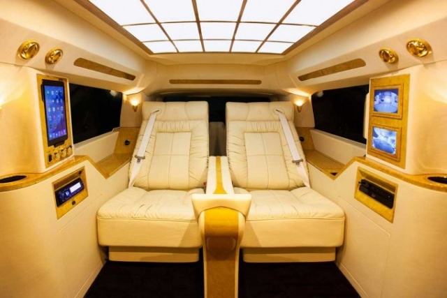 neuer-Cadillac-Escalade-Concept-one-luxuriös-Innenraum-elektronisch-schließbares-Sonnendach