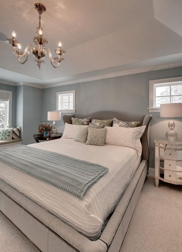 polsterbett-ausziehbett-schlafzimmer-wand-blau-grau-mischfarbe-klassisch-lüster