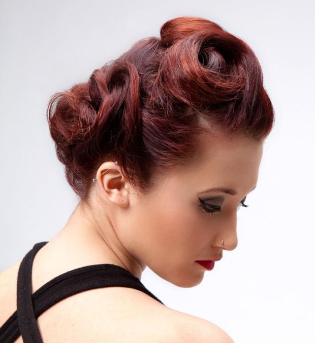 rockabilly-frisur-rote-haare-pin-up-curls