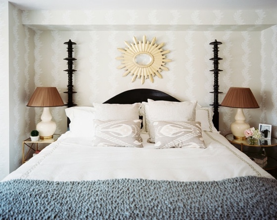 romanstische-Noten-Schlafzimmer-Ideen-Bettwäsche-Wanddeko-Sonne-mit-Spiegel