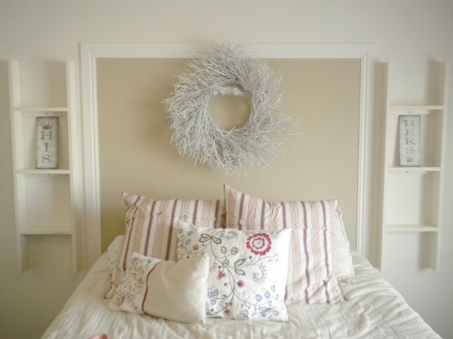 schlafzimmer deko kranz kopfbrett bett regal weiß