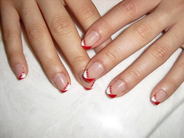 schlicht-nagellack-design-french-maniküre-rot-punkte-nägel-leicht-gemacht