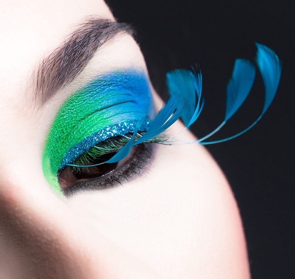 Neon Augen Make-up lidschatten-grün-blau-künstliche-wimpern