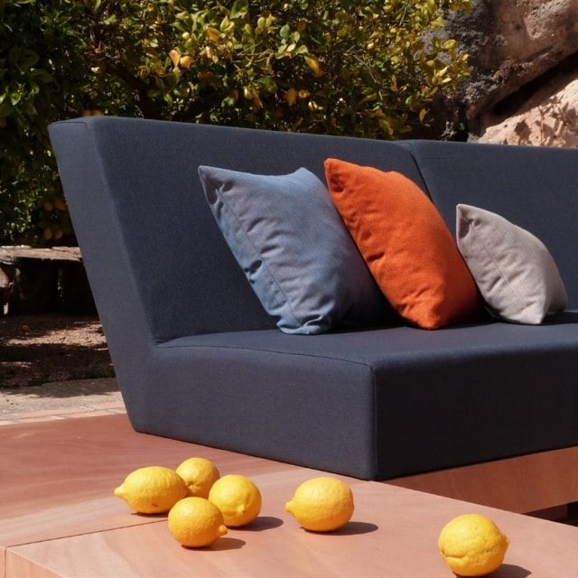 sofa-outdoor-polster-ergonomisches-design-wetterfest-modern