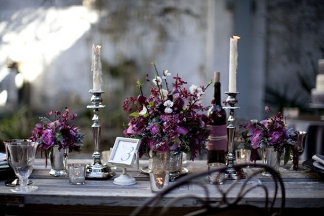 tafel arrangement lila halloween hochzeit wein