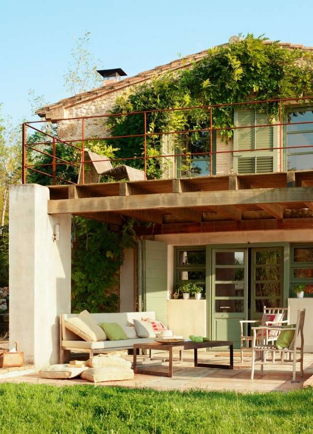terrasse-ideen-gestalten-holz-balkon-boden-terrassenueberdachung-zugleich