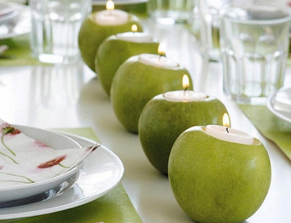 tischdeko-ideen-grüne-äpfel-kerzenständer-Sommer-Look-outdoor-tisch