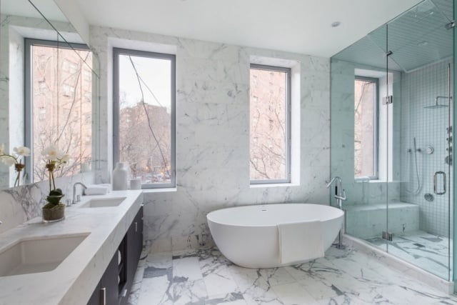 traumhaft-badezimmer-konzept-marmor-fußboden-wände-gestalten-edel-schlicht