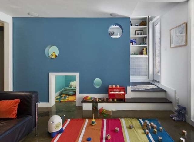 wandfarben-ideen-kinderzimmer-blau-wand-streichen-sichtfenster-tunnelgang
