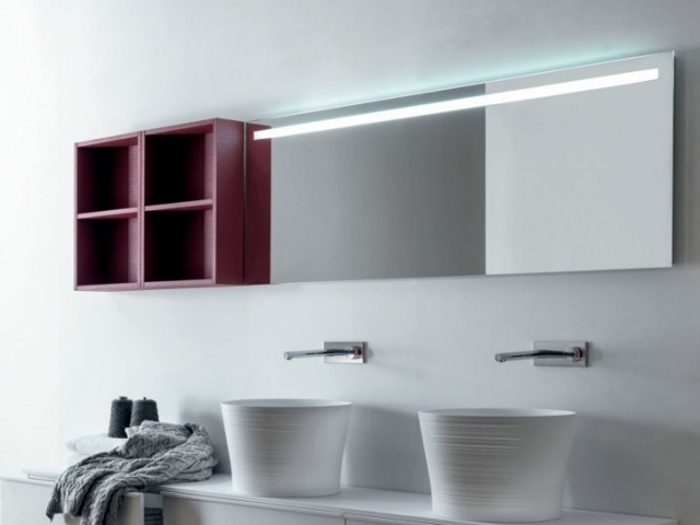 wandspiegel-badezimmer-integrierter-led-beleuchtung-FALPER