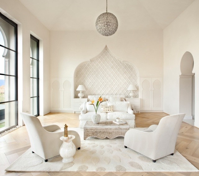 weiß-wohnzimmer-orientalischer-einrichtungsstil-Ornament-Lampen