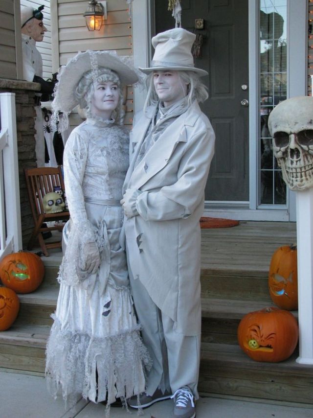 weiße-Ghost-Kostüme-für-Paare-Fest-zum-Gruseln-Party-Outfit-ideen