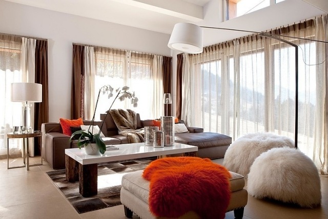 Wohnideen fürs Wohnzimmer gemuetlich-braun-orange-weisse-akzente