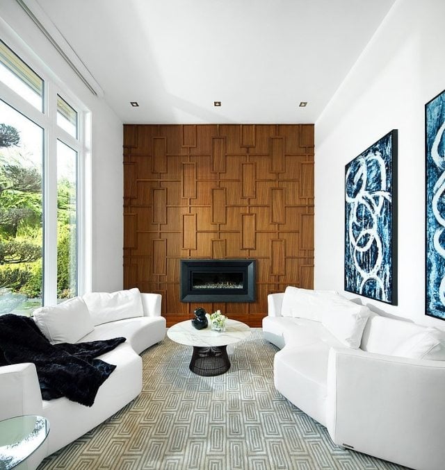 Wohnideen fürs Wohnzimmer kamineinsatz-dekorative-holz-wandplatten-weisse-sofas