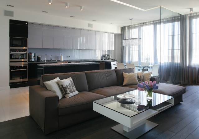 wohnzimmer-kueche-essecke-offen-wohnen-neutrale-farben-moderne-einrichtung