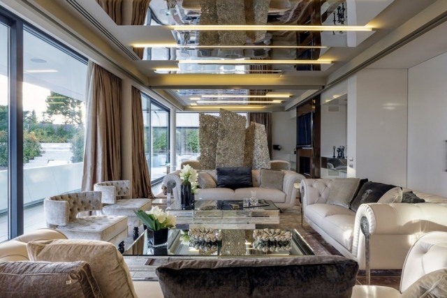 wohnzimmer-luxus-einrichtung-deckengestaltung-led-beleuchtung-spiegel