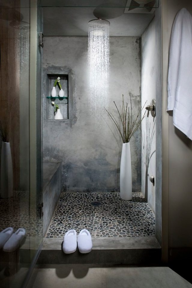 zen-badezimmer-industrial-touch-farben-boden-kieselsteine-wand-verputzt-grau