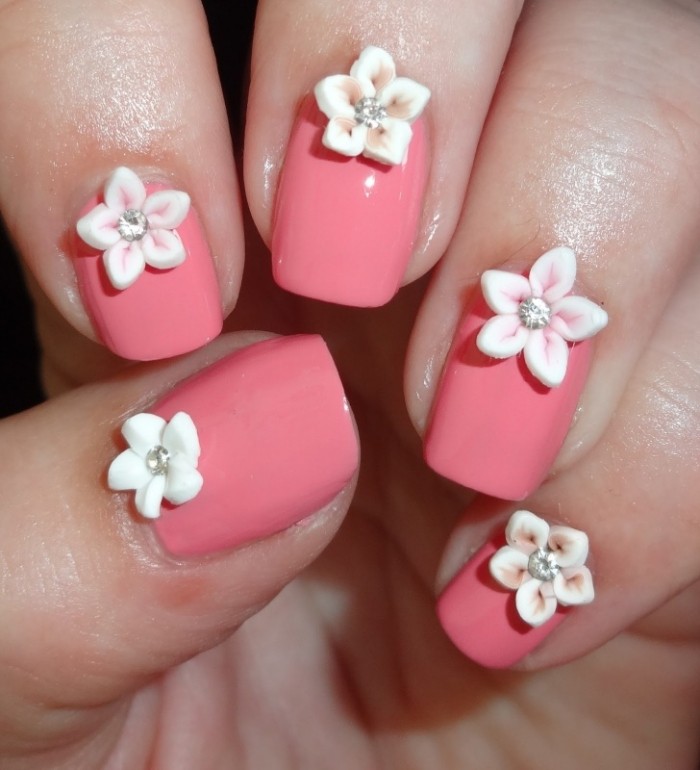 3d-Nageldesign-Blumen-Motive-Nagelschmuck-rosa-nagellack-frühling