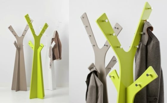 Baum-als-Form-für-Garderoben-in-verschiedenen-Farben