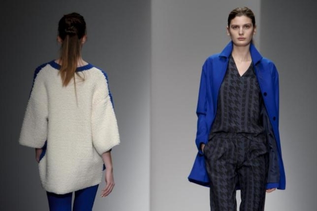 Damen-Modetrends-Herbst-Winter-2014-J-JS-Lee-Electricblau-weiß-Kleidung