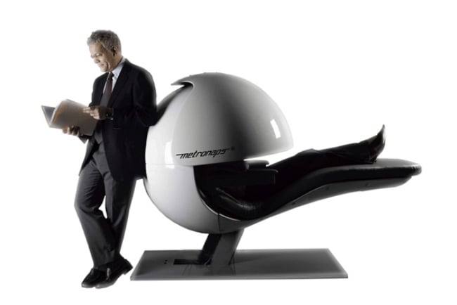 Der-futuristische-Designer-Sessel-MetroNaps-EnergyPod-ergonomisch