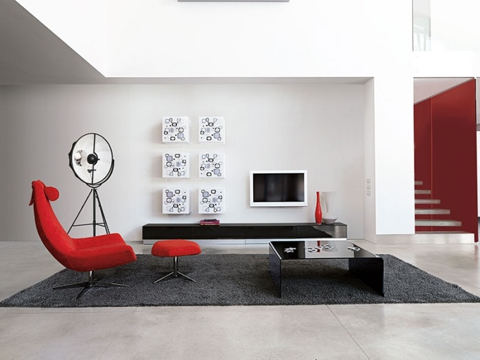 Design-Anbauwand-Wohnwand-Ideen-stilvolle-Einrichtung-Relaxsessel-rot