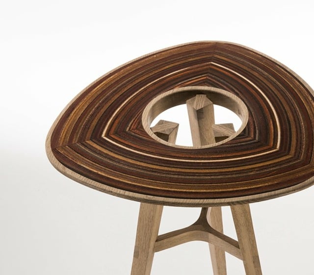 Möbel Stuhl drei Beine modern originell