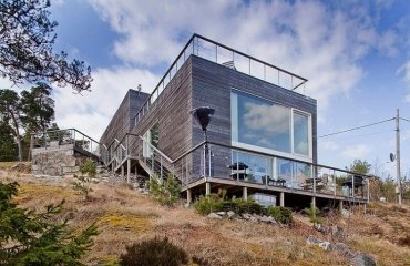 Einfamilienhaus Glasfronten Flachdach Holz Fassade