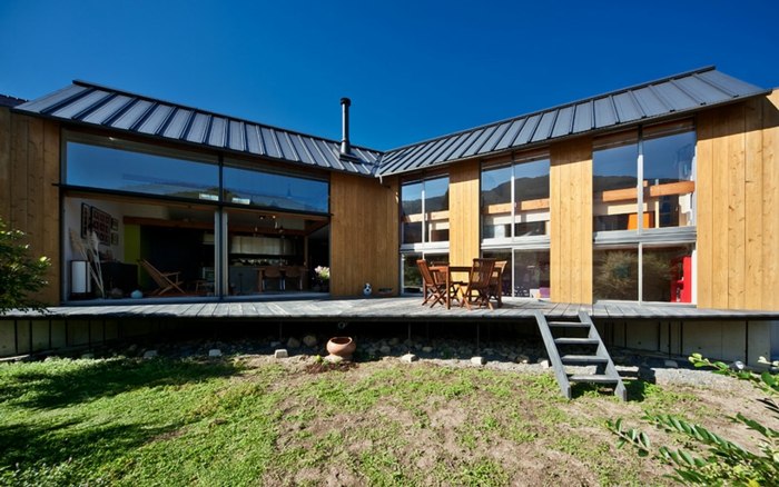 Landhausstil einrichten Ideen Holz Terrasse Außenbereich