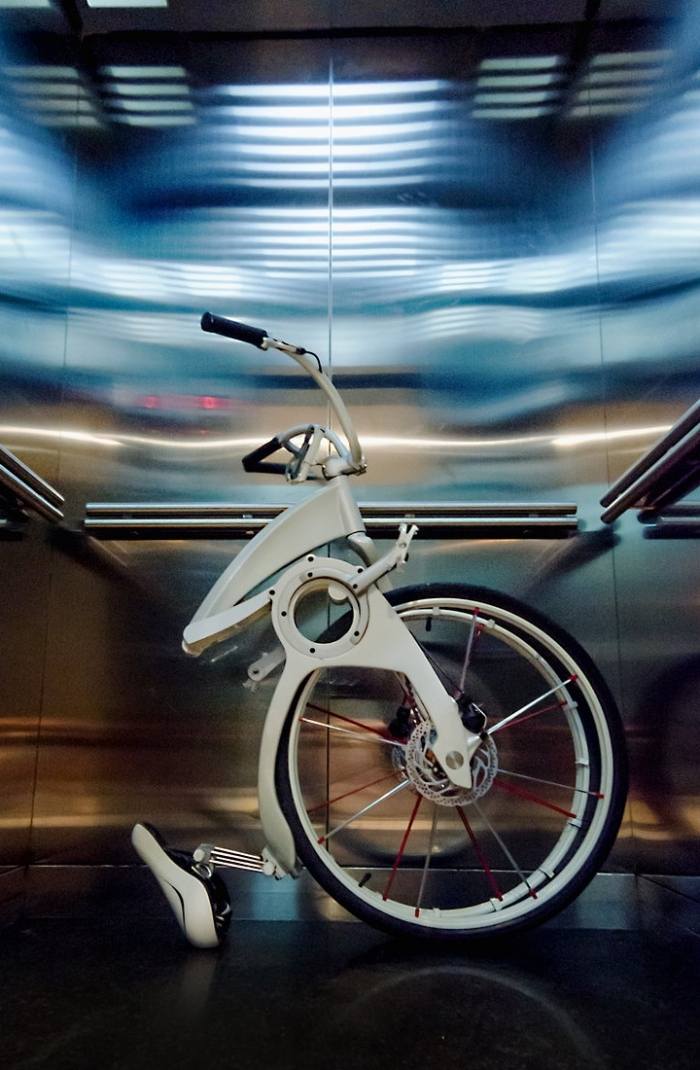 Gi-Bike-Klappbares-Elektro-Fahrrad-im-Aufzug-transportieren-Innovation-integrierte-LEDs