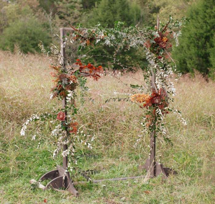 Herbst-Hochzeit-im-Wald-Dekor-wild-wachsende-gräser-fotoshooting