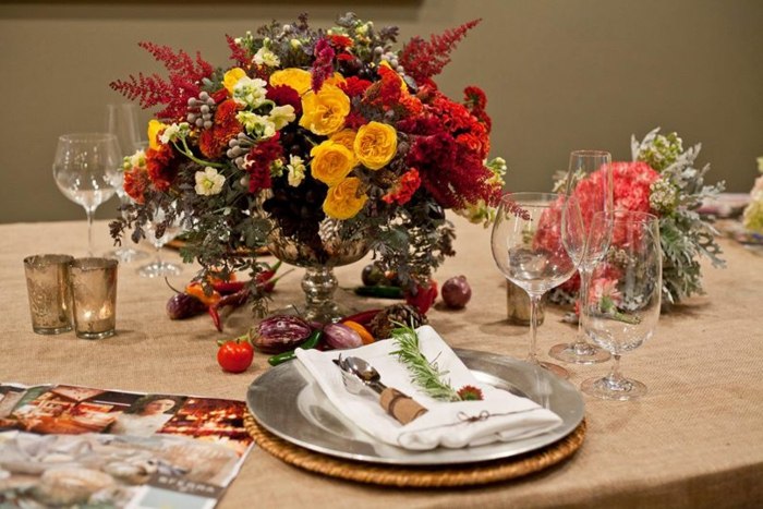 Tischdeko Ideen Blumengestecke arrangieren