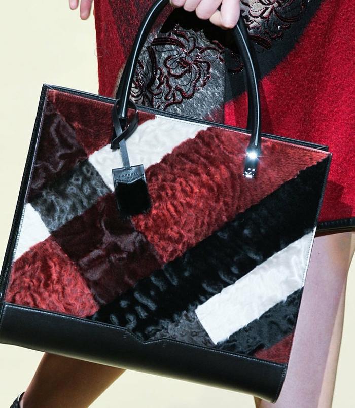 Herbst Winter Damentasche schwarz rot weiß Farbe Kunstfell Kontrastbesatz