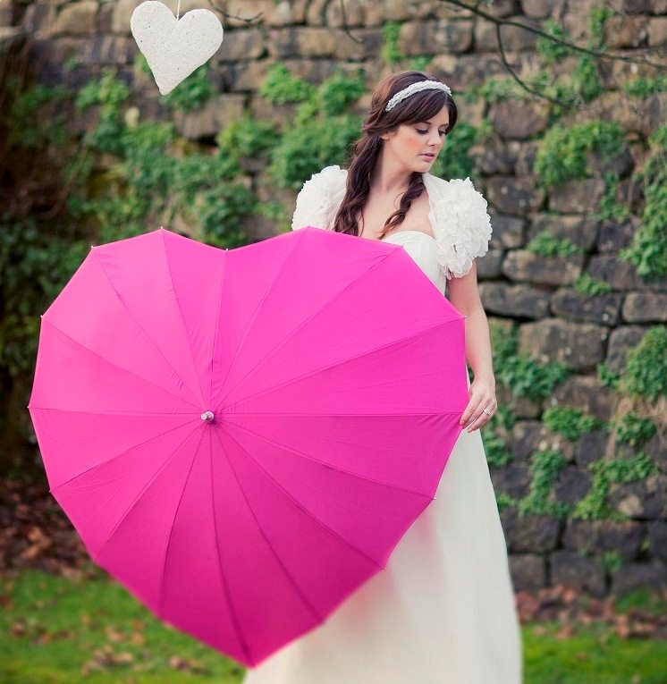 Freien Herz Regenschirm Braut