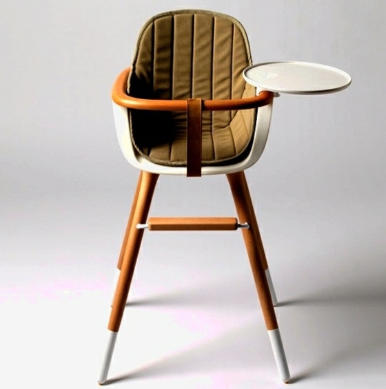 Holz-und-Kunststoff-Kinderstuhl-mit-verstellbarem-Tablett