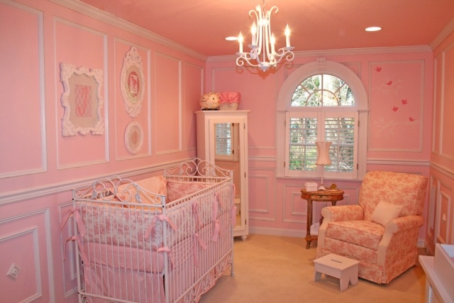 Ideen-babyzimmer-Wandgestaltung-im-Kinderzimmer-mit-Farbe-Falmingo-Rosa