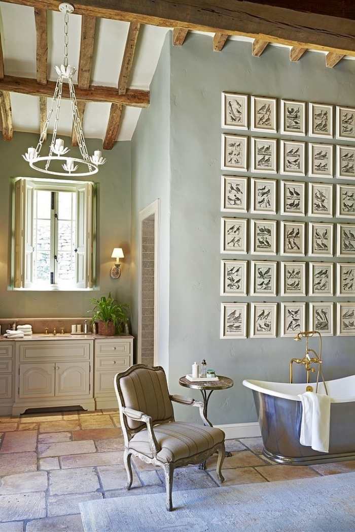 Inendesign-pastellige-Natur-Farben-traditionelle-Muster-french-country-haus-in-arizona