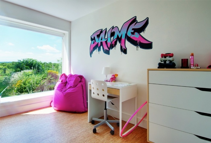 Bilder Graffiti Wand Gestaltung Ideen rosa Sitzsack