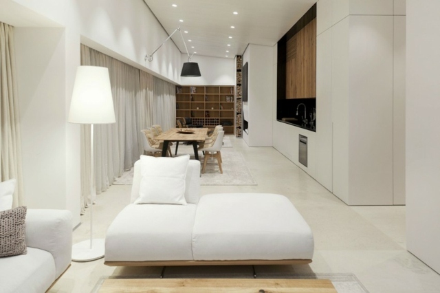 Küche-mit-Ess-und-Wohnbereich-weiße-Einrichtung-und-Ausstattung
