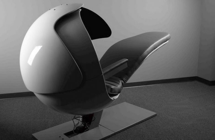 MetroNaps-EnergyPod-Lounge-Sessel-integrierter-Lautsprecher-futuristische-form