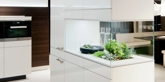 Mini-Garten-in-der-Küche-Integriert-Küchenschrank-weiß