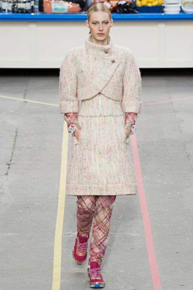 Modeideen Zweiteiler Jacke Stoff Kleid creme rosa HerbstWinter 2014_2015Chanel1