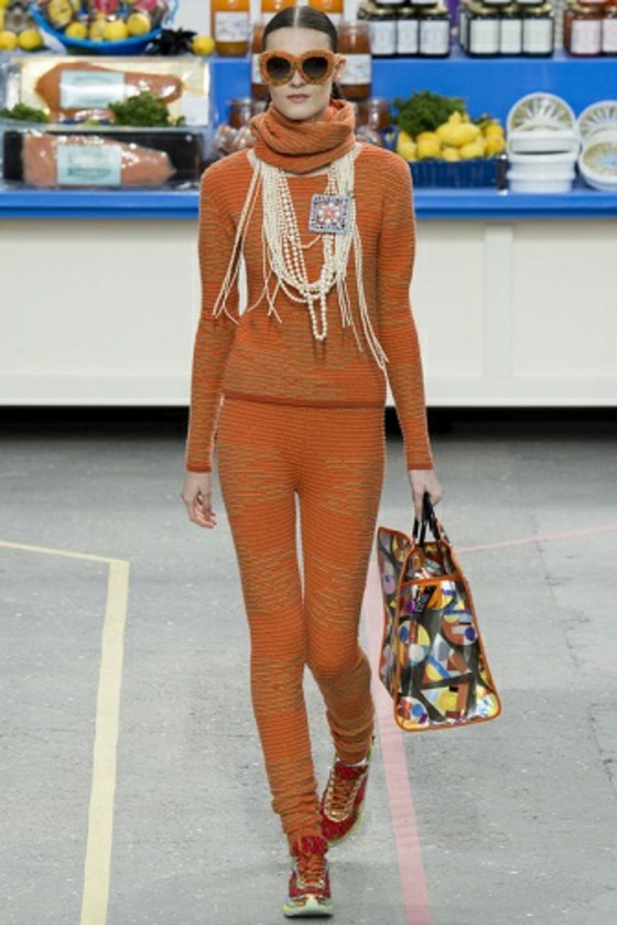 Outfit-in-Orange-Leggings-und-Rollkragenpulli