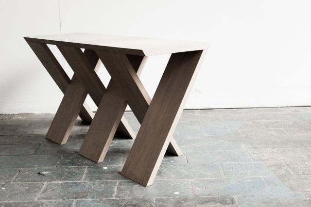 Puristische-Designermöbel-Tisch-aus-solidem-Holz-gefertigt